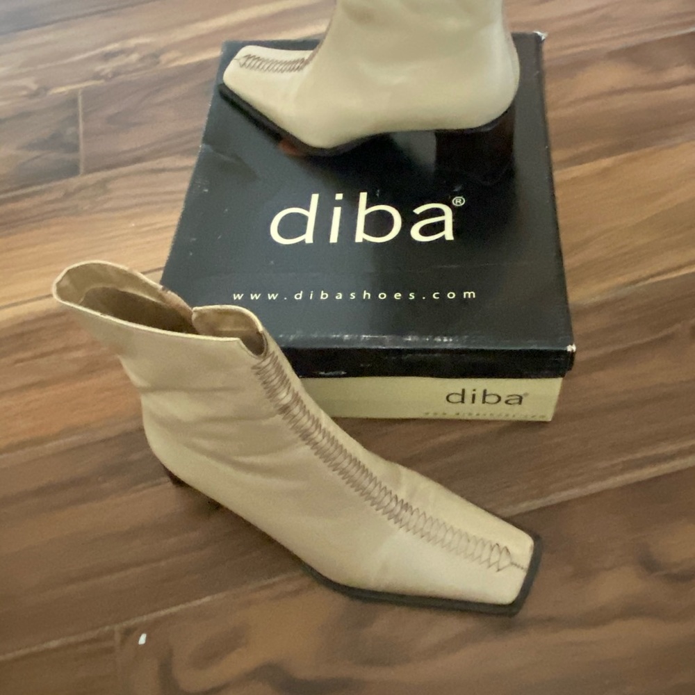 Beige boots